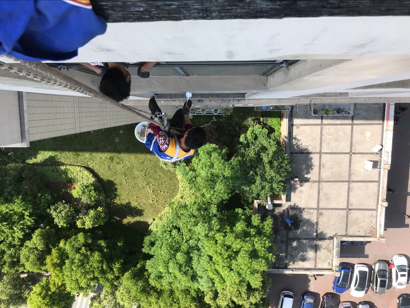 小区外墙渗水维修